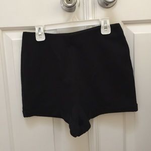 Hollister short size m